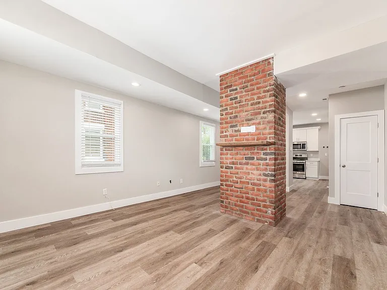 949 E Long St — Photo 7