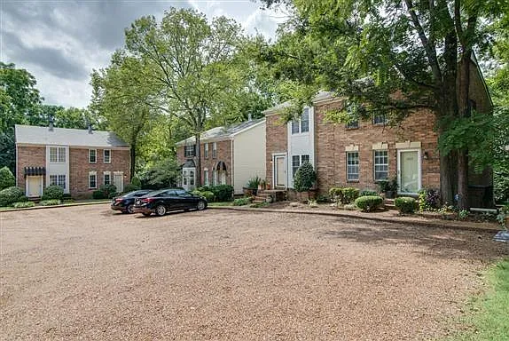 2827 Hazelwood Dr — Photo 11