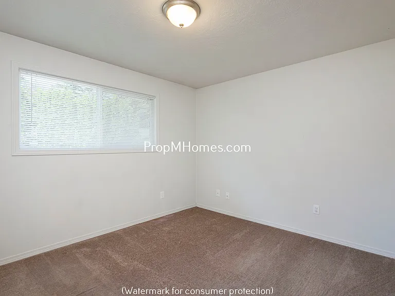 15535 NE Glisan St #1 — Photo 8