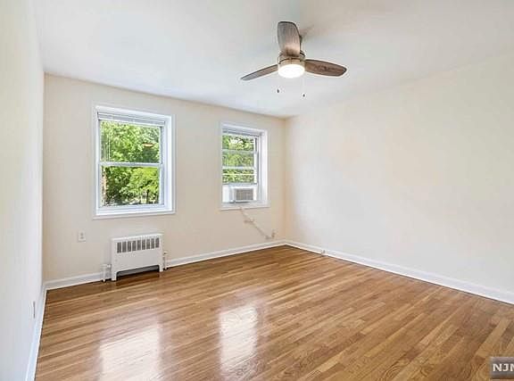 5th image of 2320 Linwood Ave APT 3F
