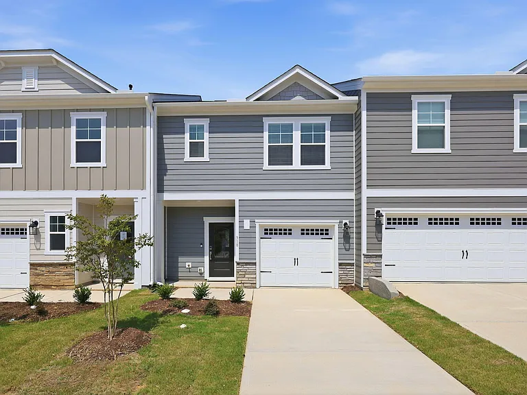 318 Sweetbay Tree Dr — Photo 1