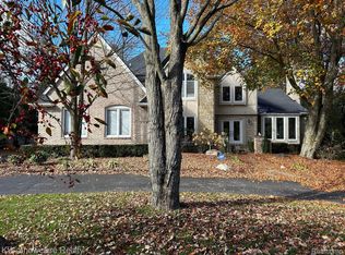 230 Devon Rd, Bloomfield Hills, MI 48302