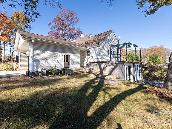 5th image of 1402 Brantley Rd