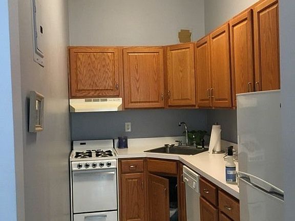 5th image of 40 W 70th St APT 4B