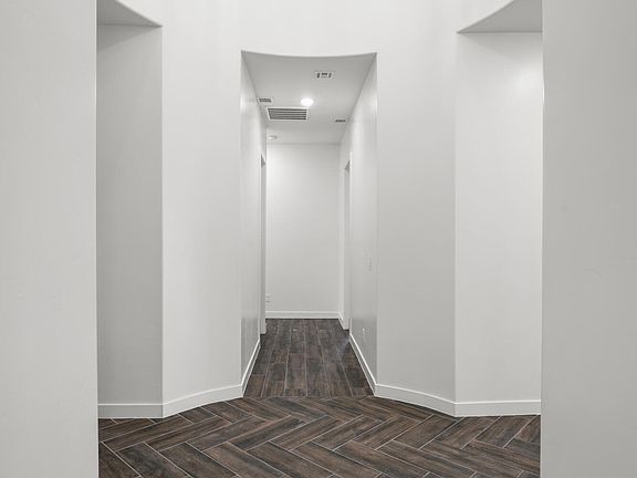 5th image of 600 Curleaf Ct