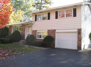 5 Ponderosa Dr, Voorheesville, NY 12186