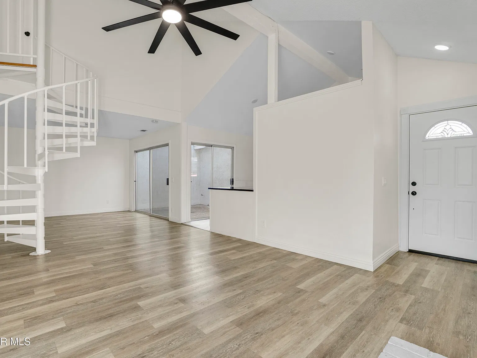 2 bed, 2.0 bath, 1171 sqft, $4,000 — Photo 2