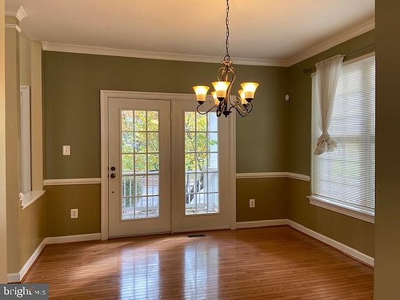 4th image of 403 Deer Meadow Ln