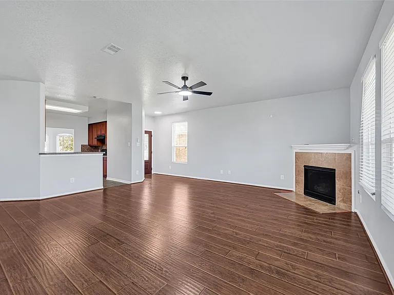 1827 Macondray Dr — Photo 4