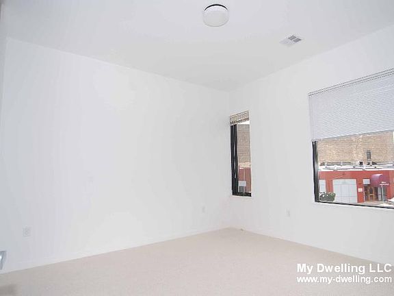 3rd image of 2440 S Kinnickinnic Ave APT 218