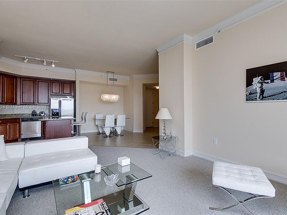5th image of 3001 NE 185th St APT 619
