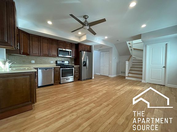 4th image of 2336 N Maplewood Ave