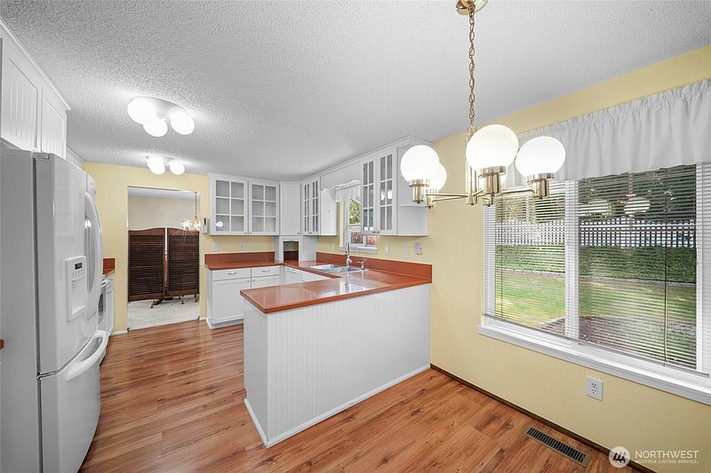 4th image of 8573 Conifer Court SE