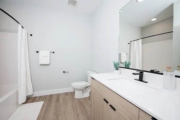 60 E Green St #303 — Photo 7