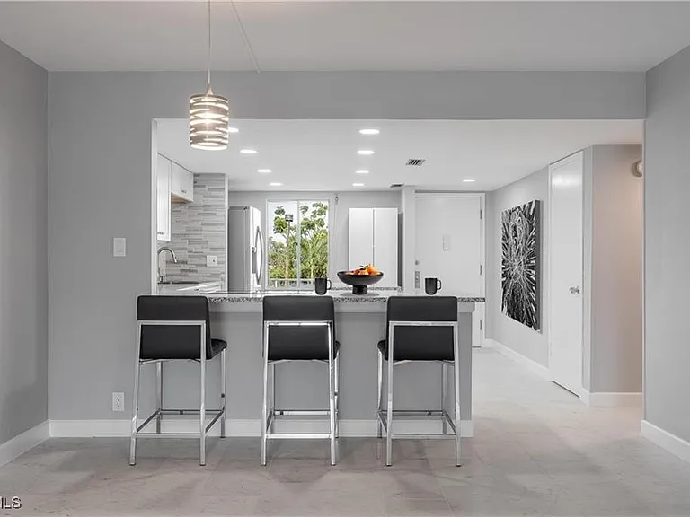 2244 Winkler Ave #207 — Photo 8