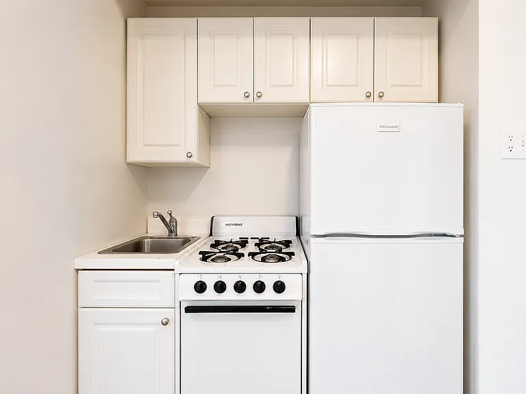 936 W End Ave #E6 — Photo 4