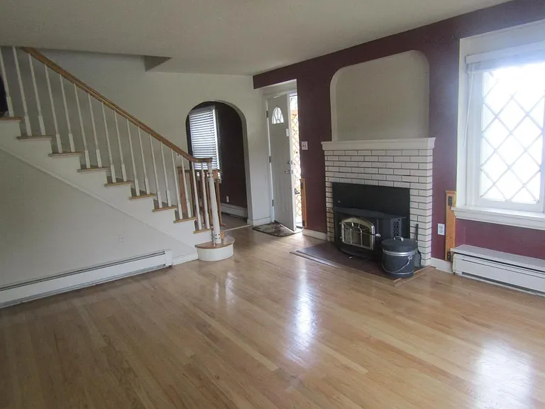 396 Richardson Ave — Photo 3