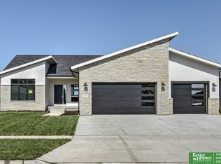 3432 Tree Line Dr, Lincoln, NE 68516