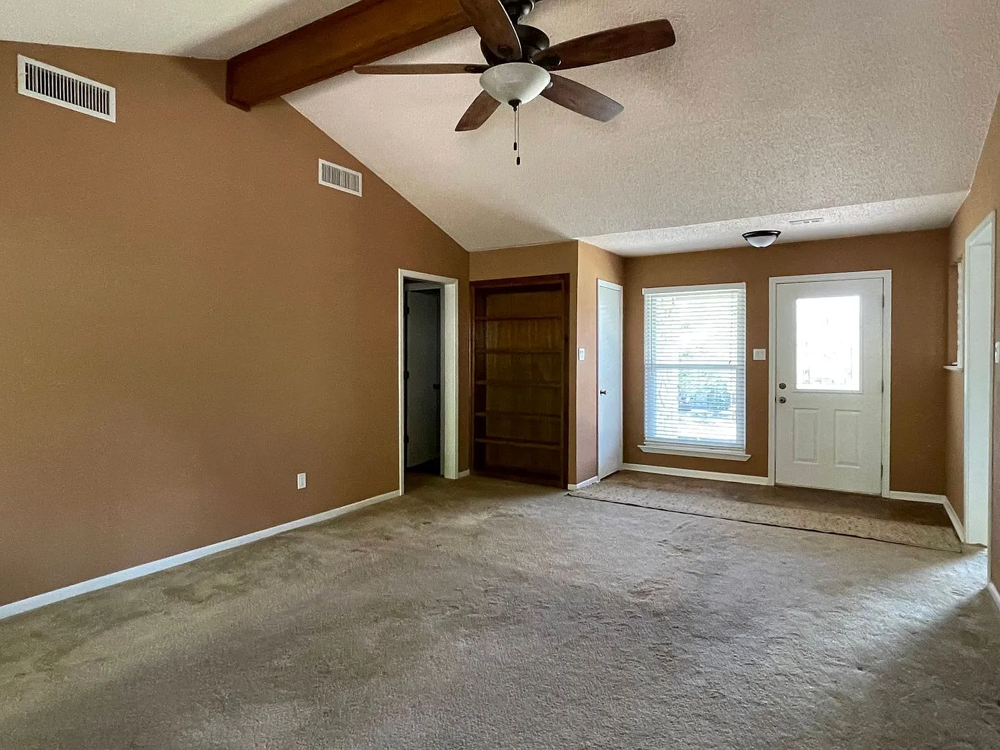 4 bedroom, 2 bath, 2 car garage — Photo 2