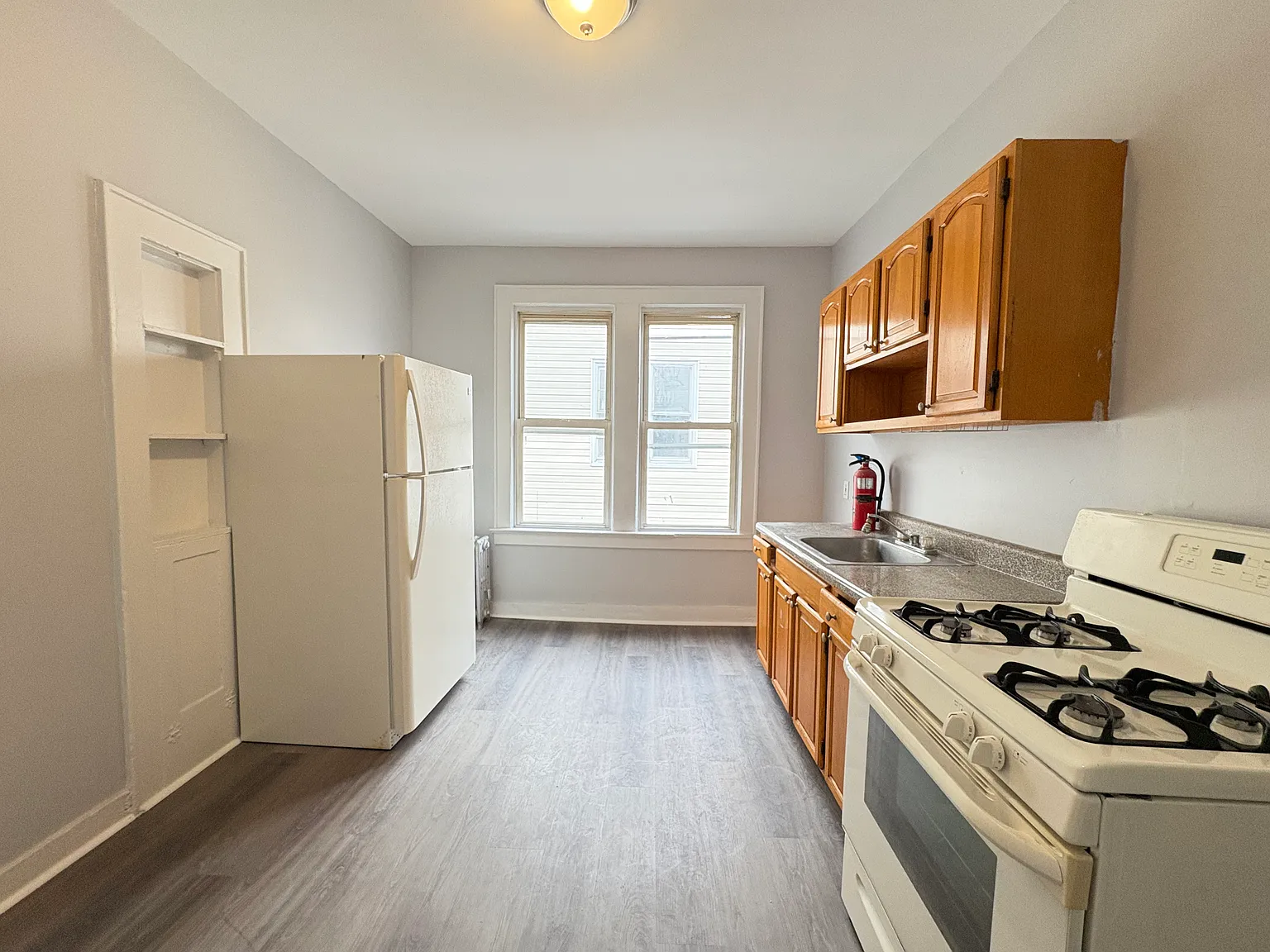 2 bed, 800 sqft, $1,800 — Photo 1