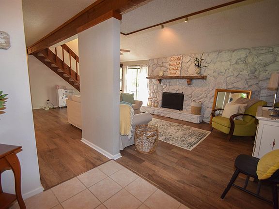5th image of 1735 Willow Creek Dr