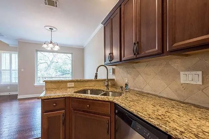 3 bed, 2.5 bath, 1458 sqft, $2,500 — Photo 3