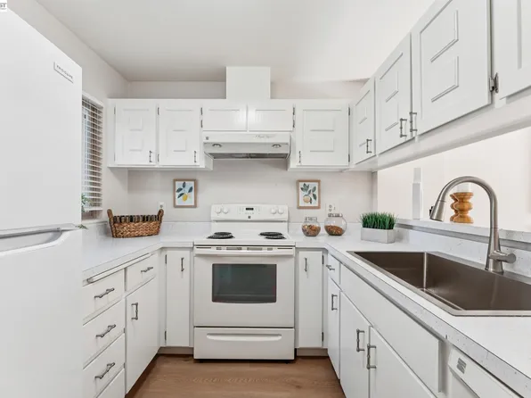 1159 Admiralty Ln, Alameda, CA 94502