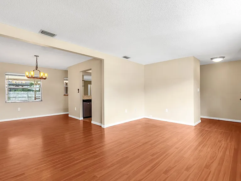 320 Heather Ave — Photo 4