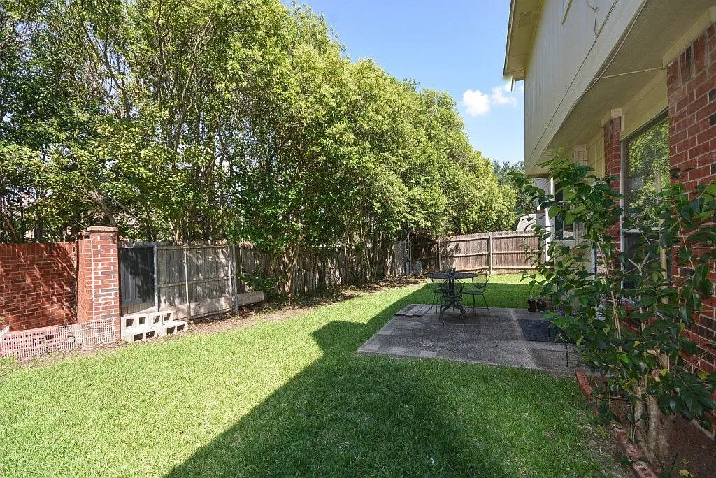 3 bed, 2.5 bath, $2,200 — Photo 3