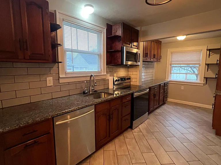 2349 Portsmouth Ave — Photo 15