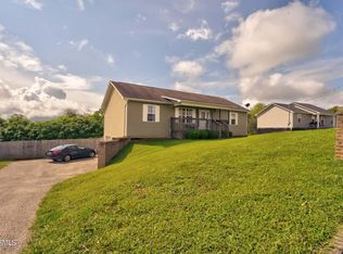 635 Privet St, Dandridge, TN 37725