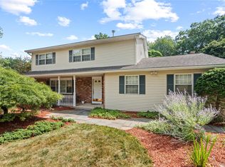 8 Ungava Dr, New City, NY 10956