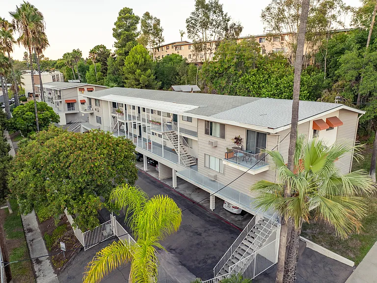 Villa Knolls Apartments — Photo 17