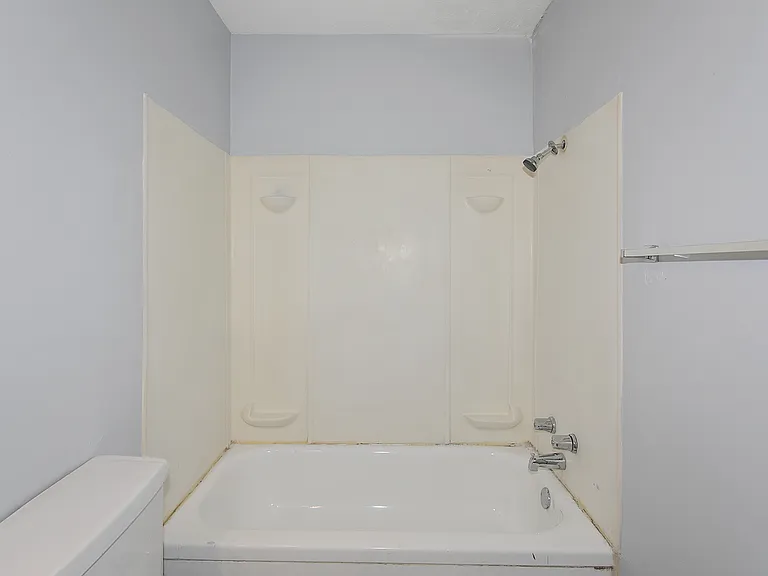 1733 W 24th St #22 — Photo 11