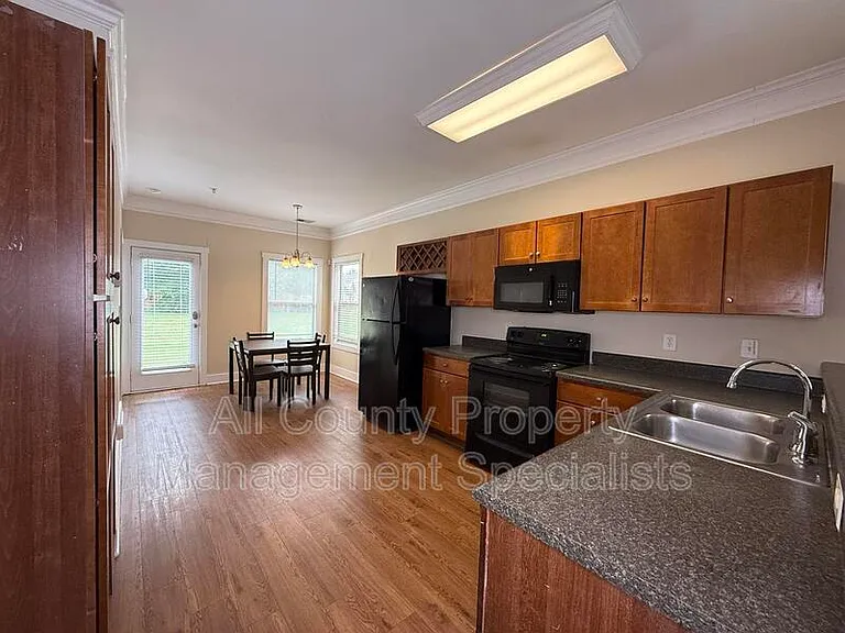 1929 Bluff Rd #177 — Photo 5