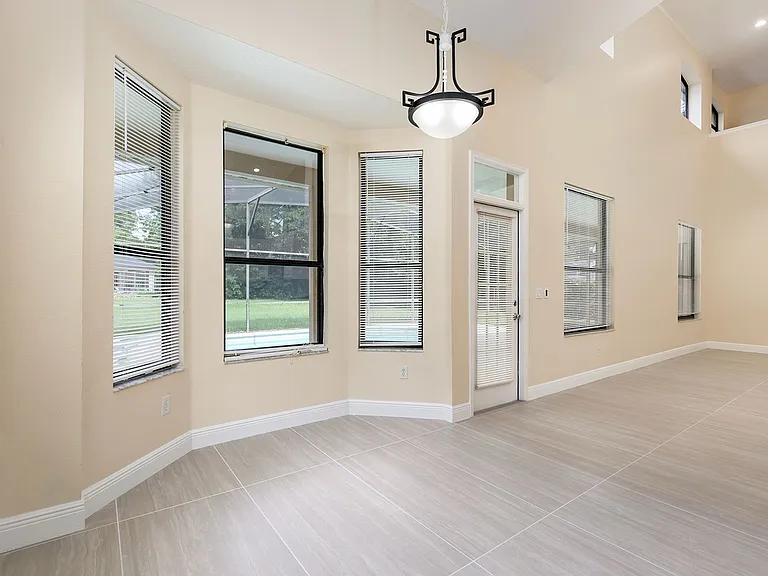 1585 Cherry Ridge Dr — Photo 11