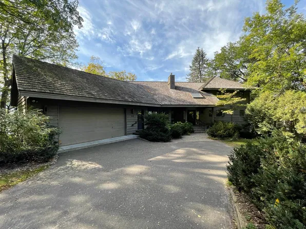 44 Peninsula Rd, White Bear Lake, MN 55110