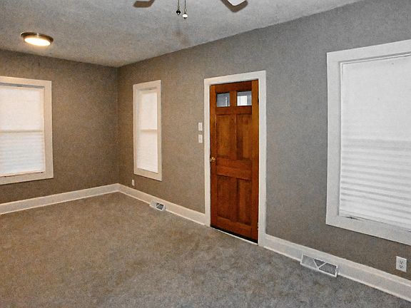 3rd image of 207 N Ash St