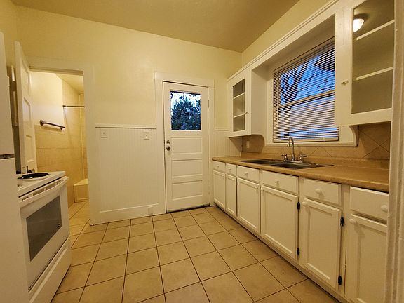 3rd image of 3226 Avenue S