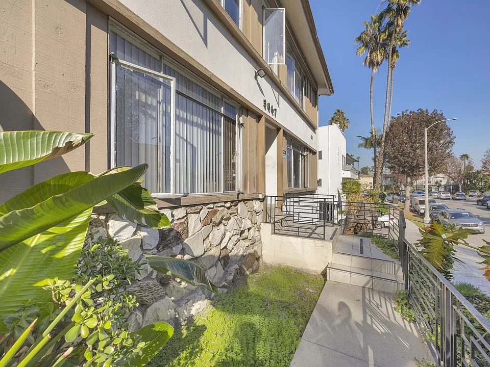 3867 Potomac Ave.