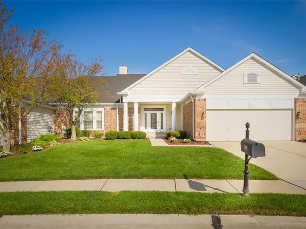 14717 Whitebrook Dr, Chesterfield, MO 63017
