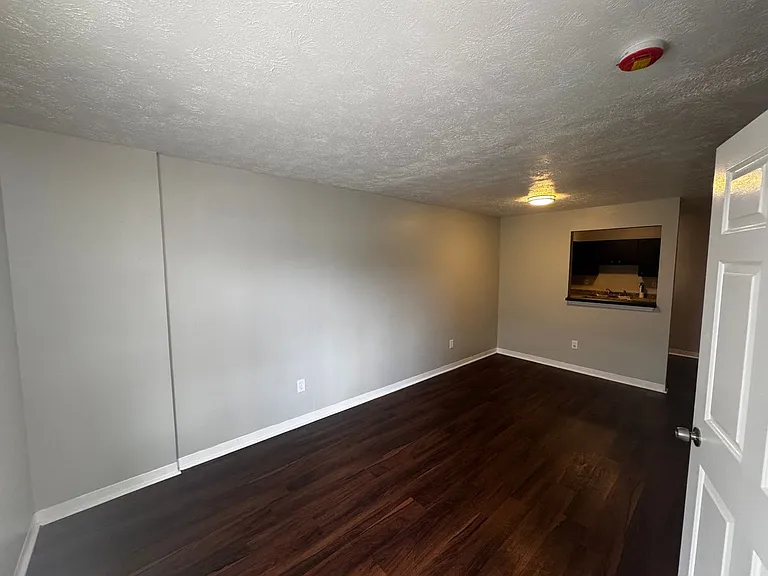 2821 Greenwood Ave — Photo 2