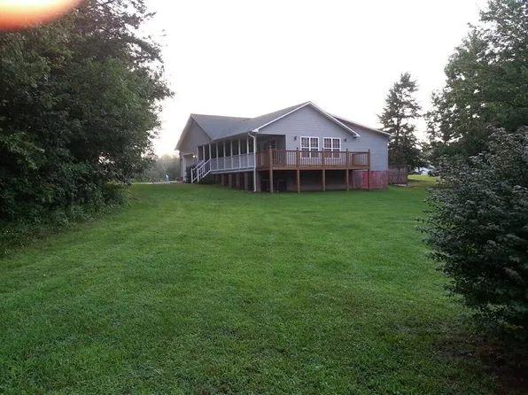 614 Pikes Dr, Trenton, GA 30752