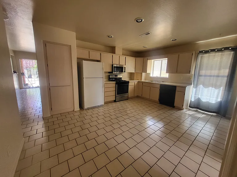 8380 E Leigh Dr #A — Photo 2