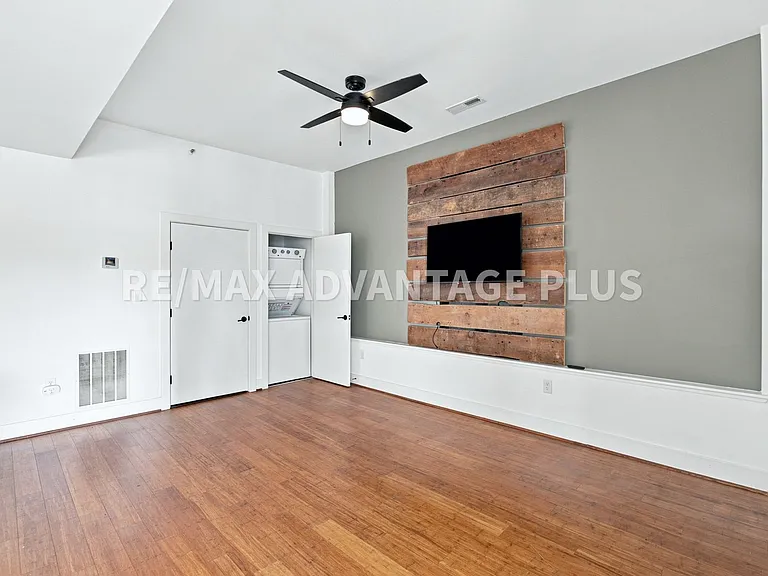 142 N Main St — Photo 6