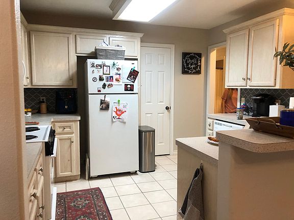 4th image of 1000 Crepe Myrtle Ct