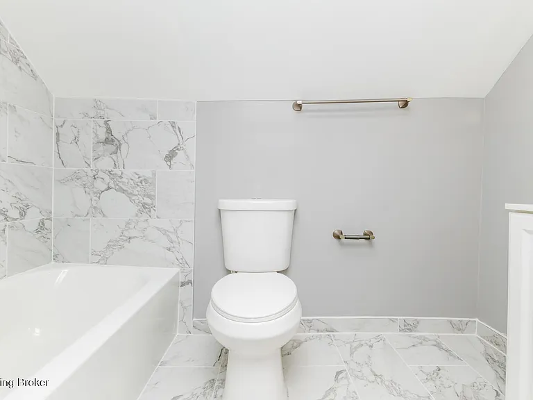 204 W Warfield St — Photo 24