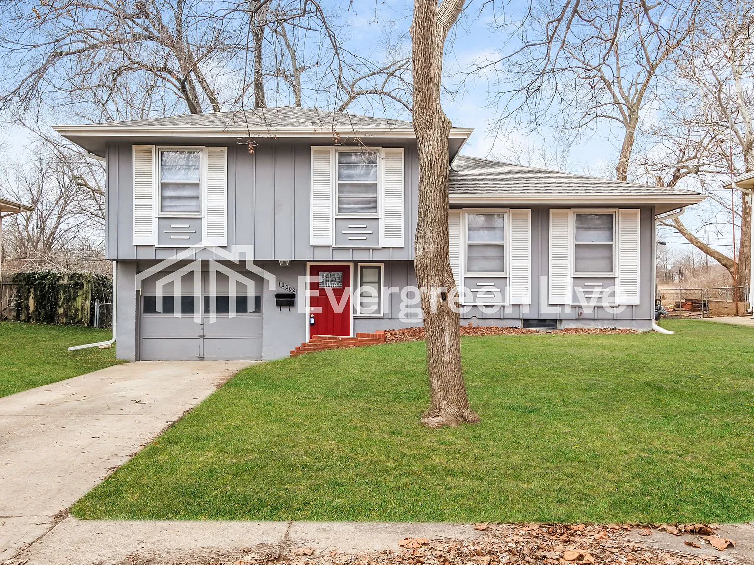 3 bed, 1.5 bath, 1298 sqft, $1,445 — Photo 1