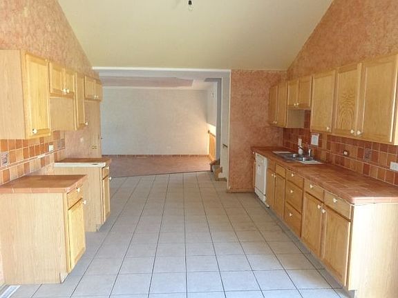 4th image of 14632 S Blaine Ave