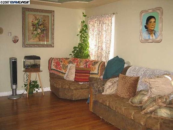 2nd image of 1974 Pulgas Ave